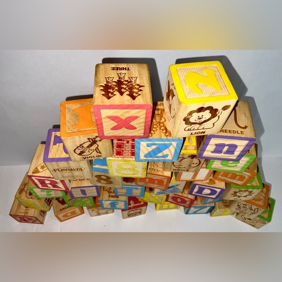 Mix of blocks/mostly Playskool - 35 blocks in total - colorful and classic fun - Picture 5 of 5